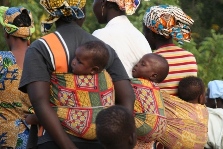 Ai bambini orfani viene data una mamma