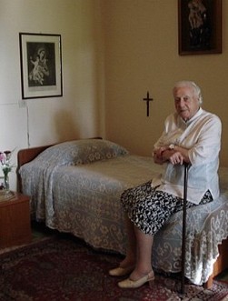Sorella Elvira sul letto di morte di Mons. Luigi Novarese