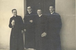 Luigi Novarese sacerdote, a sinistra